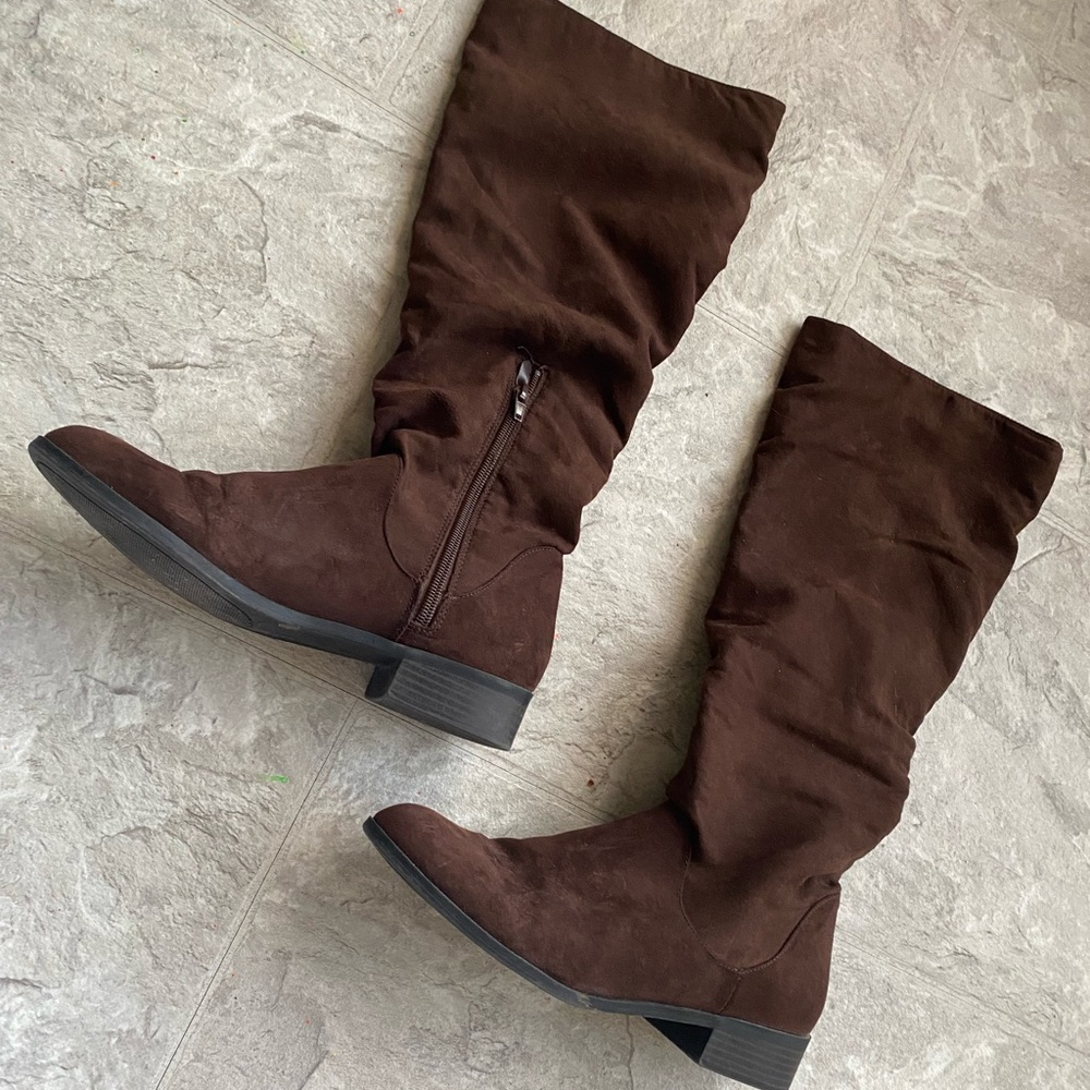 Kelly & Katie brown suede boots size 8.5